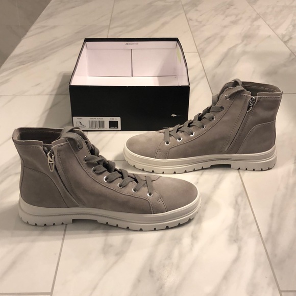 Women’s Dolce Vita Ankle Boots - Picture 3 of 4